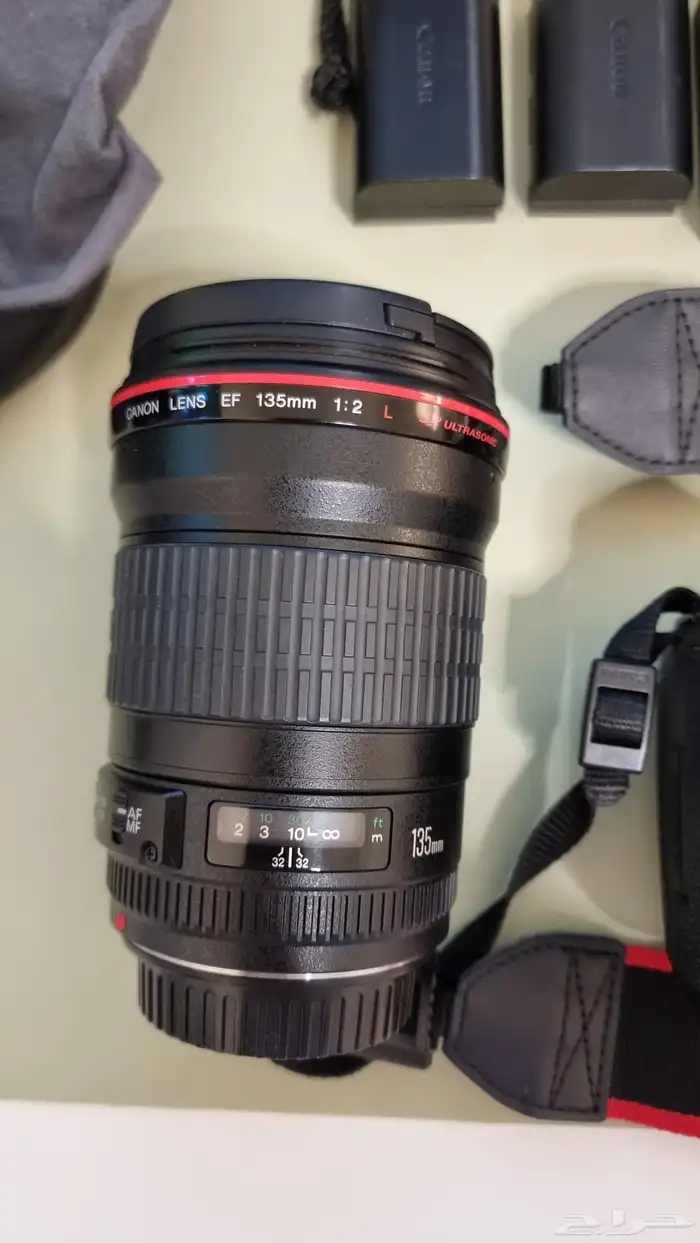 كاميرا كانون 5d mark iii مع عدسة 135mm 1 2 0