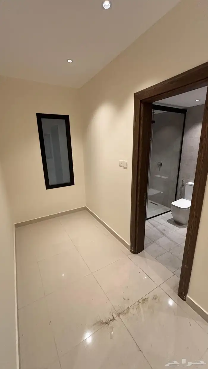 شقق تمليك مكونه من 5 غرف وعلى شارعين 6