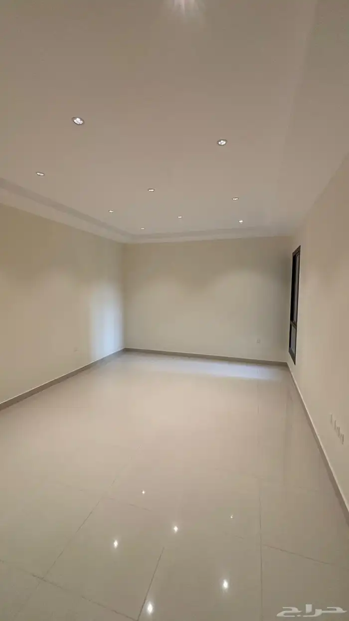 شقق تمليك مكونه من 5 غرف وعلى شارعين 1