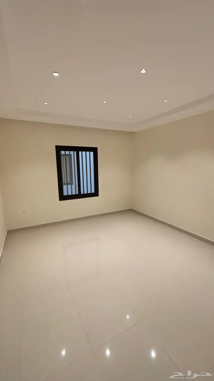 شقق تمليك مكونه من 5 غرف وعلى شارعين 0