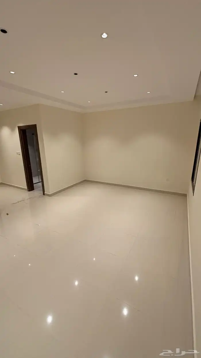 شقق تمليك مكونه من 5 غرف وعلى شارعين 8