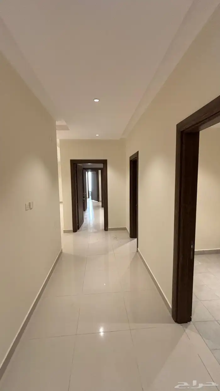 شقق تمليك مكونه من 5 غرف وعلى شارعين 2