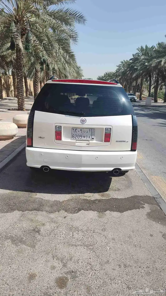 كاديلاك SRX مخزن و نظيف جدا 4