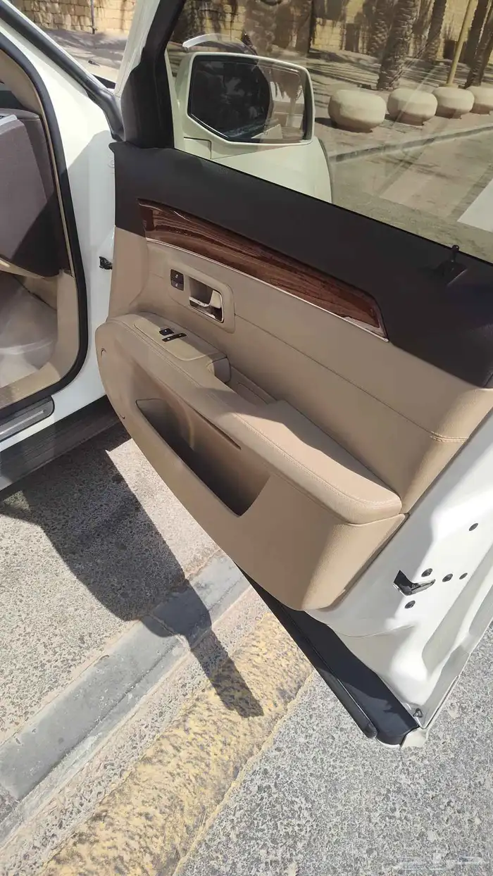 كاديلاك SRX مخزن و نظيف جدا 11