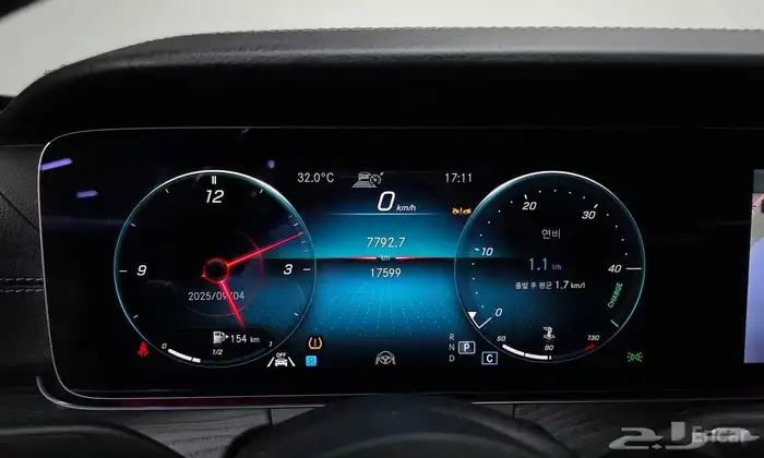 Mercedes-Benz E250 2023 12