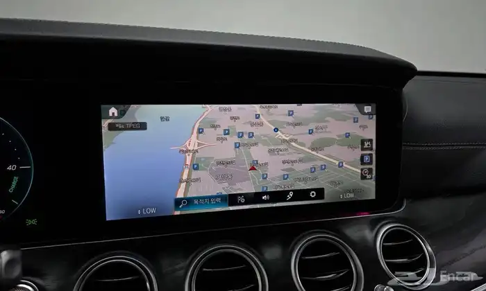 Mercedes-Benz E250 2023 7