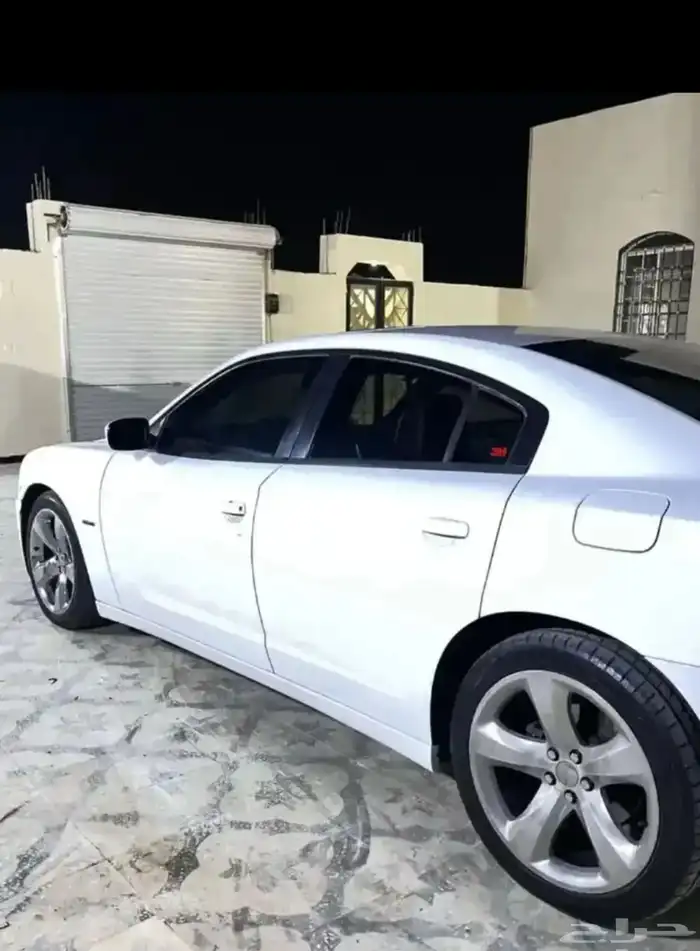 دوج 8rt. تشارجر 2014 0