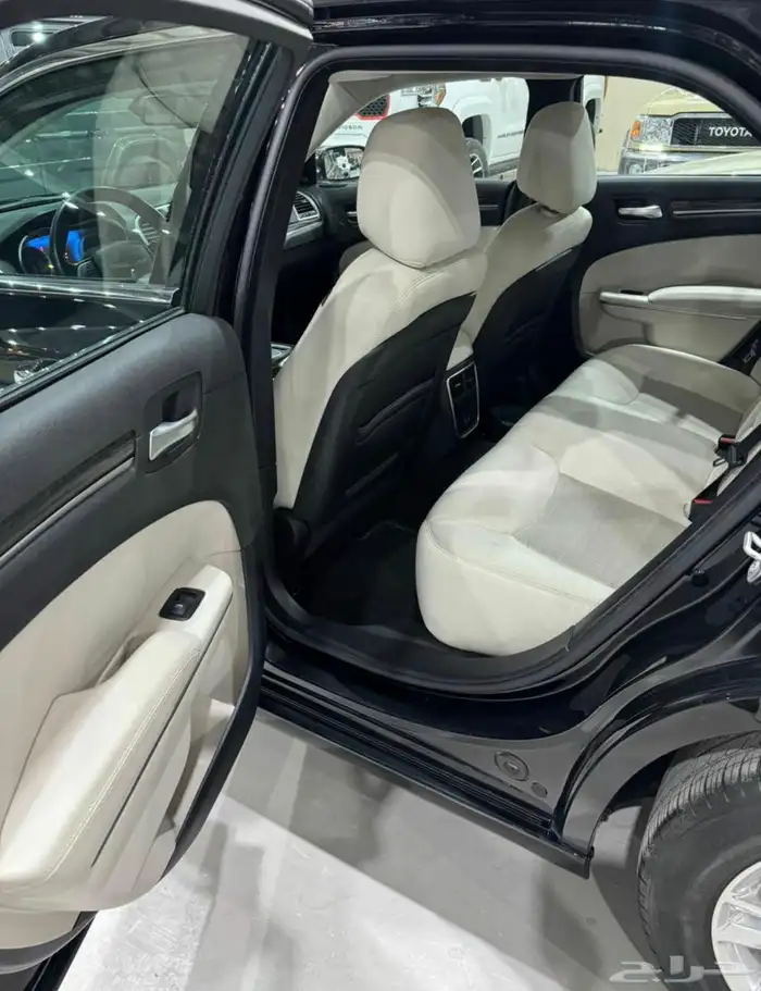 كرايزلر 2022 C300 7