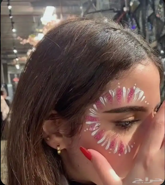 رسم على الوجه 0