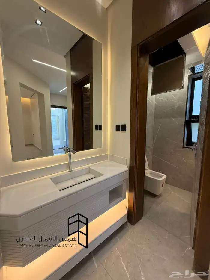 للبيع شقه ارضيه حي الاخضر بندخل خاص ومطبخ راكب 3