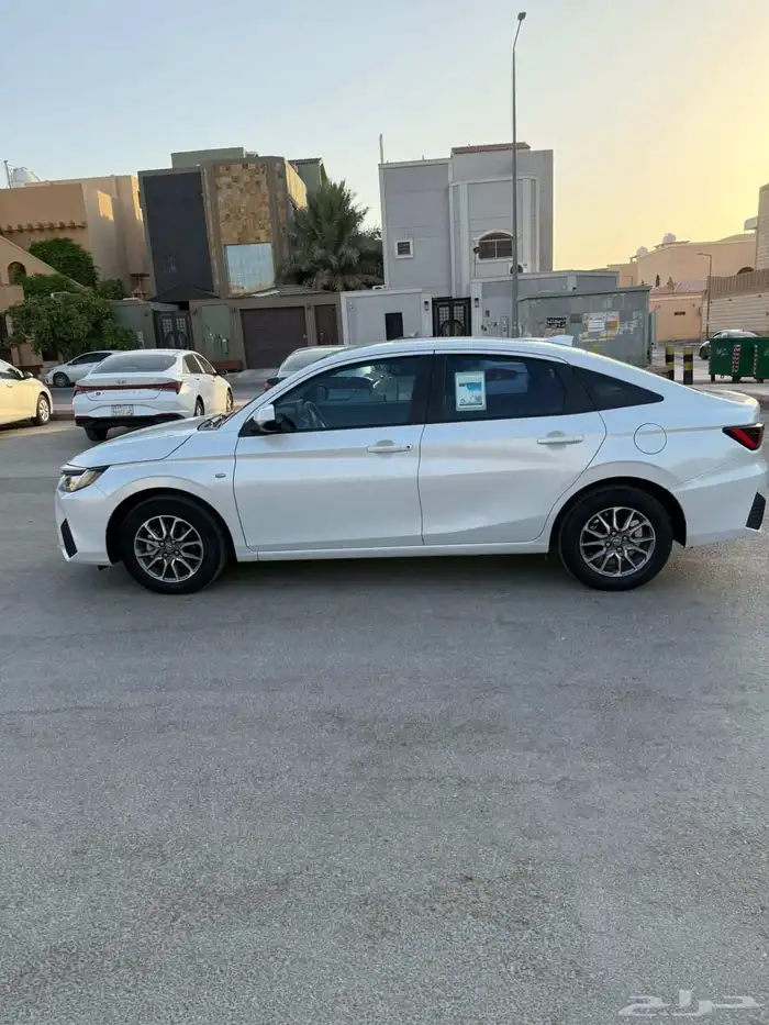 تويوتا يارس موديل 2024 ممتازه جدا ممشى 60 000 كيلو 2