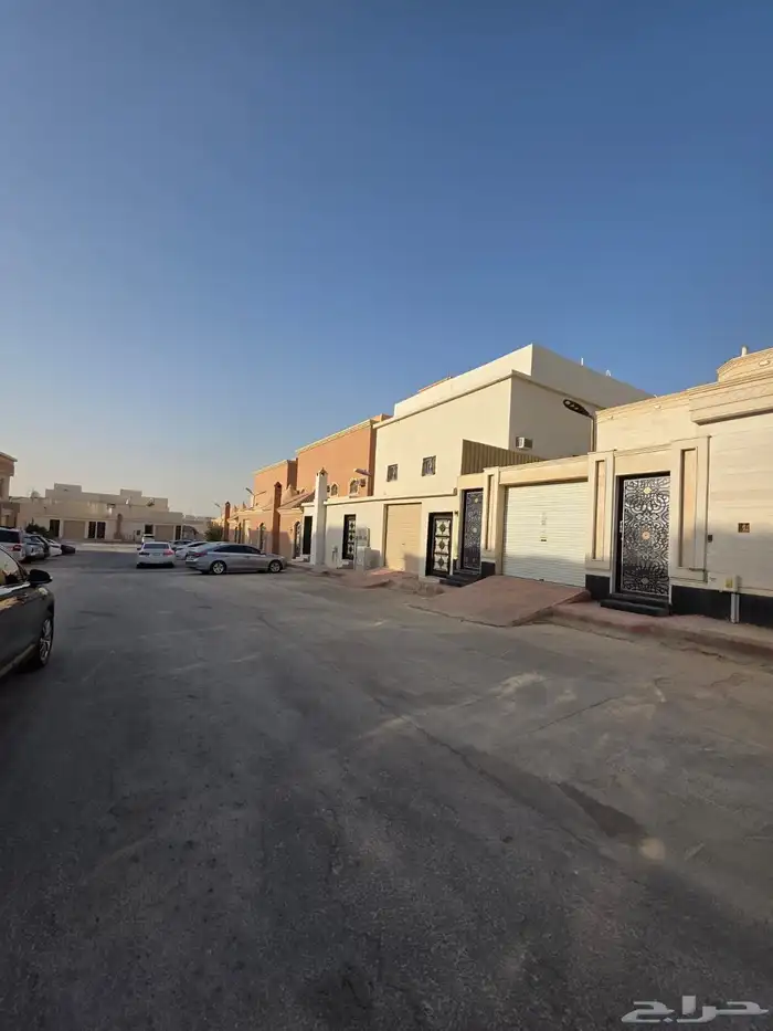 فله دور وأربع شقق 450م حي لبن 0