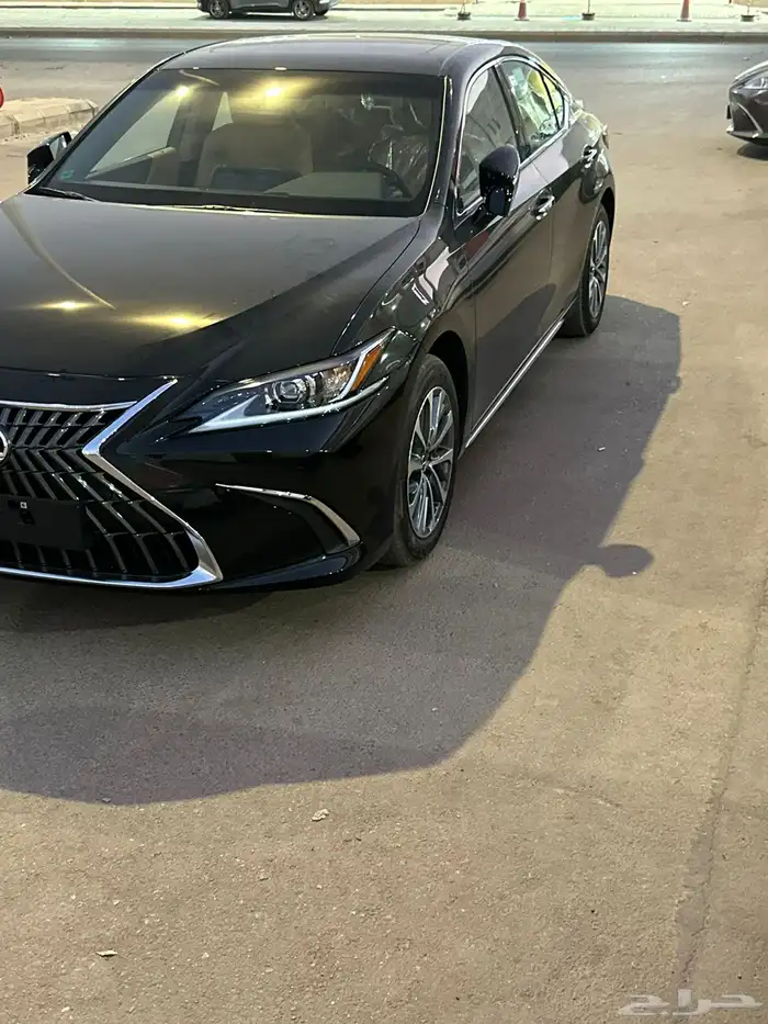 لكزس 2025 ES350 ca بسعر 202.000 2