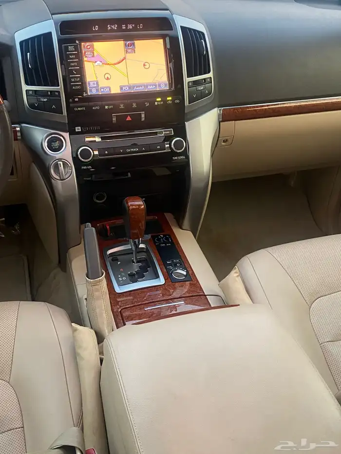 لاندكروزر VXR فل كامل سعودي 2013 11