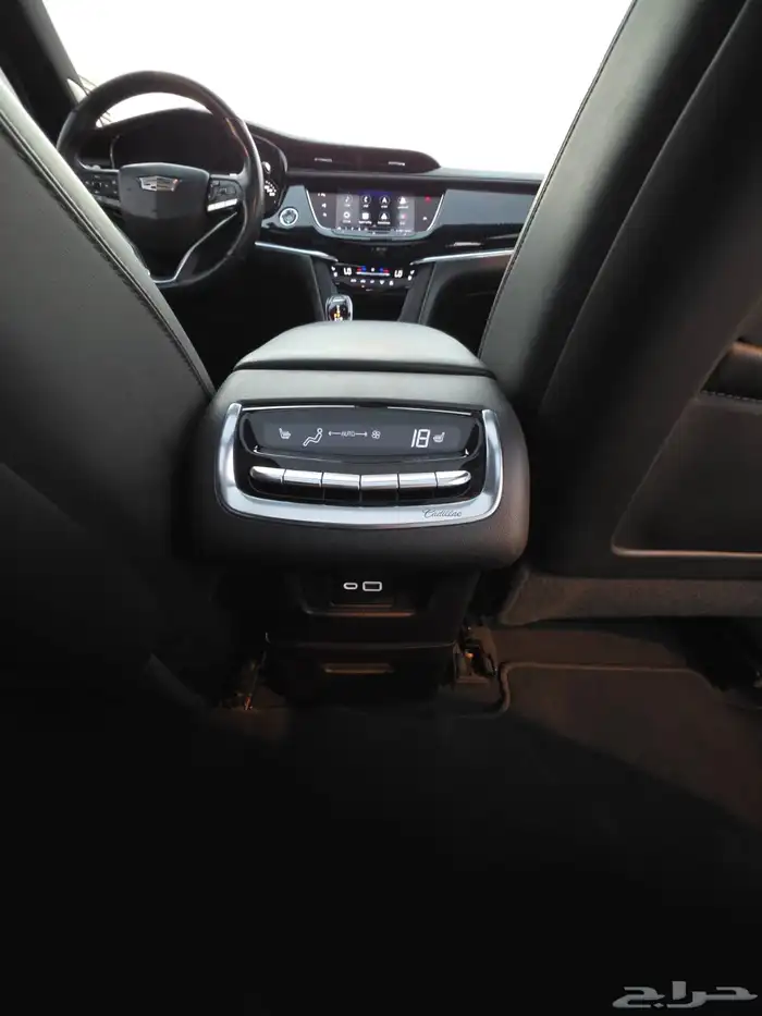 كاديلاك2020 XT6 فل كامل 14