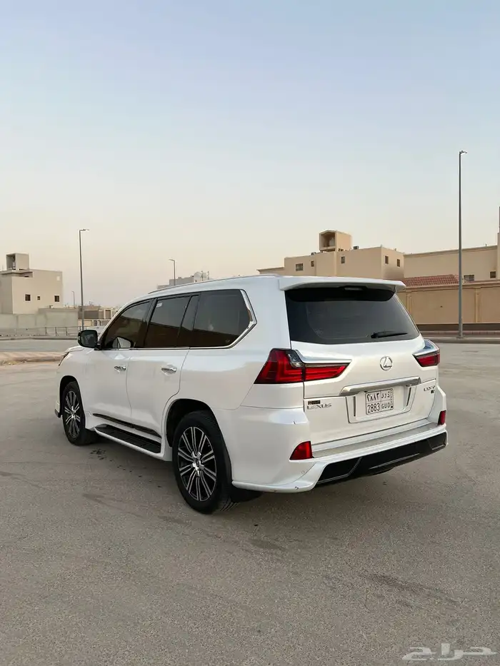 للبيع جيب لكزس 2021 سعودي نظيف ممشى 129 1