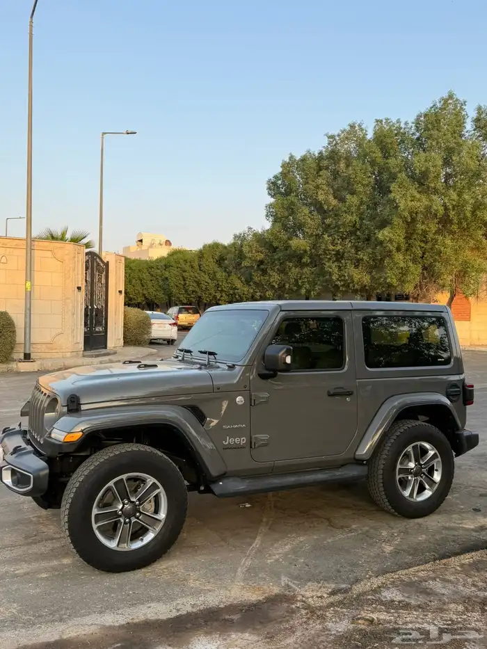 للبيع جيب رانجلر صحارى باب واحد 2019 لون اسمني مالك اول 1