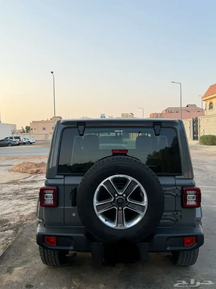 للبيع جيب رانجلر صحارى باب واحد 2019 لون اسمني مالك اول 5