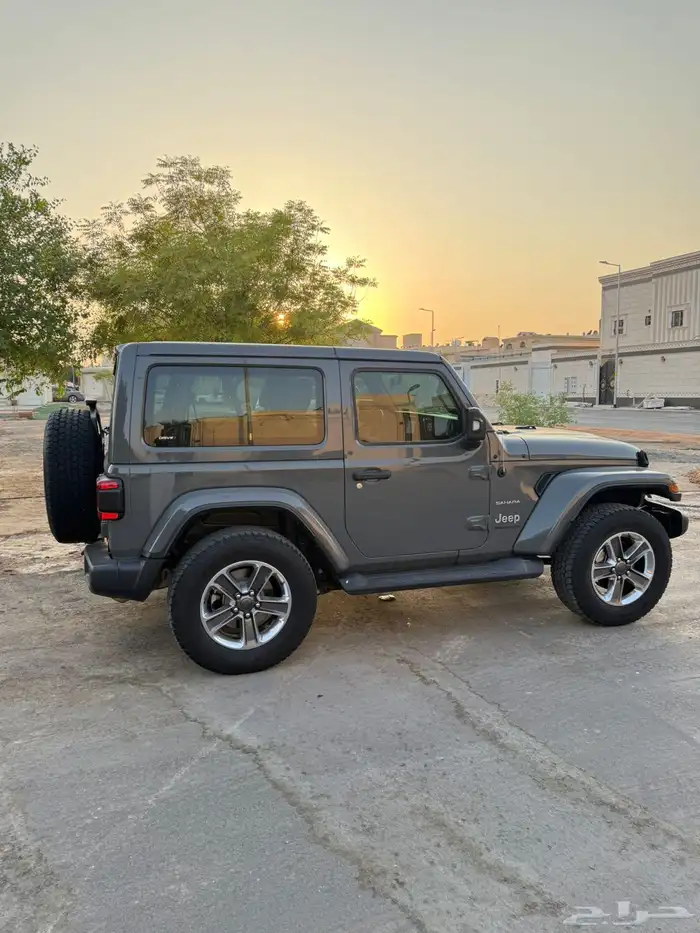 للبيع جيب رانجلر صحارى باب واحد 2019 لون اسمني مالك اول 6