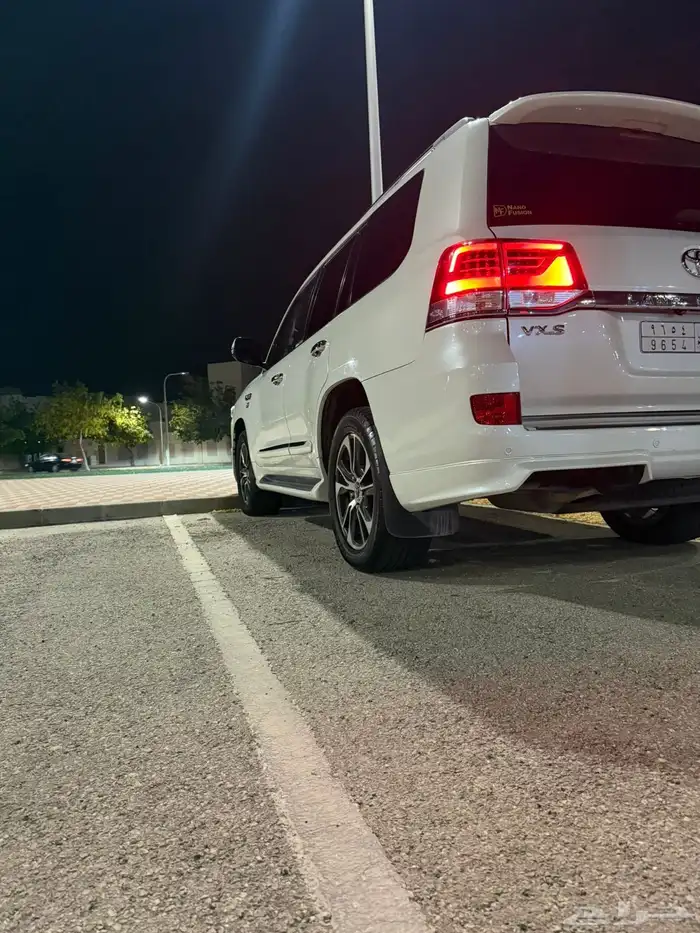 تويوتا لاند كروزر vxr الموديل (2016) سعودي (عبداللطيف جميل) 3