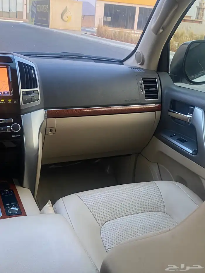 لاندكروزر VXR فل كامل سعودي 2013 12