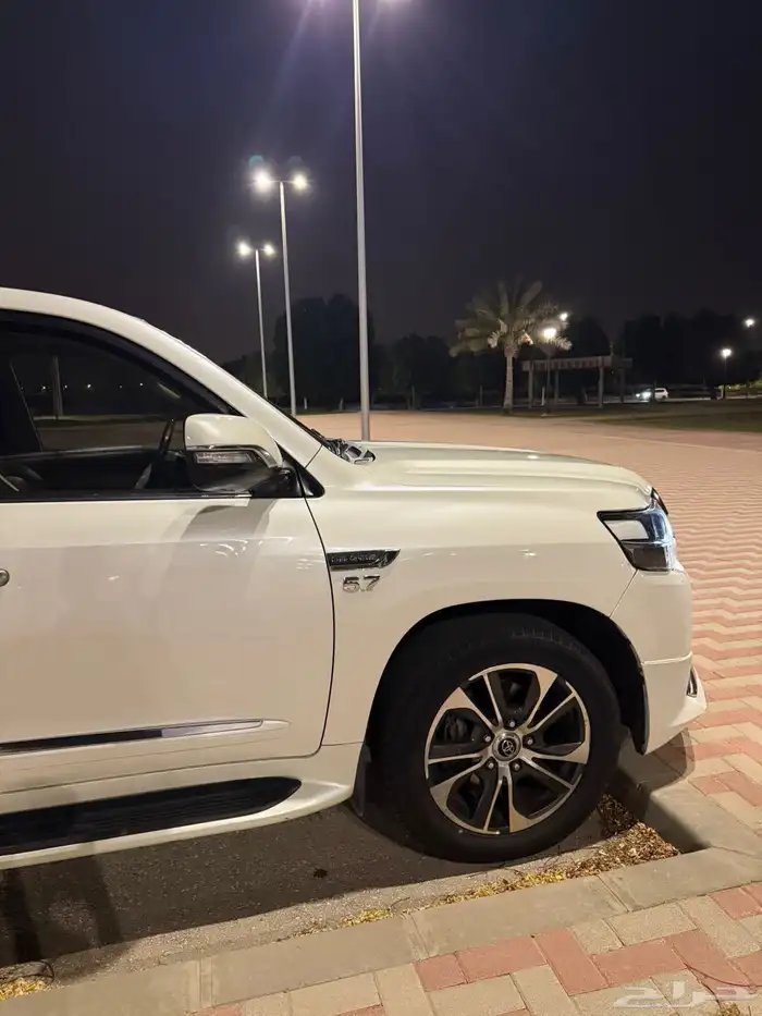 تويوتا لاند كروزر vxr الموديل (2016) سعودي (عبداللطيف جميل) 5