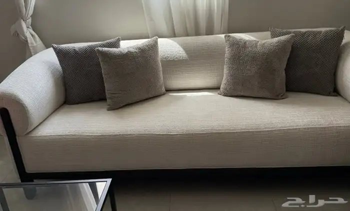 كنب مودرن قطعتين شبه جديد للبيع بالرياض 3