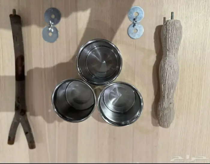 قفص بغبغاء كبير و موجود معه ستاندين للبغباء 3