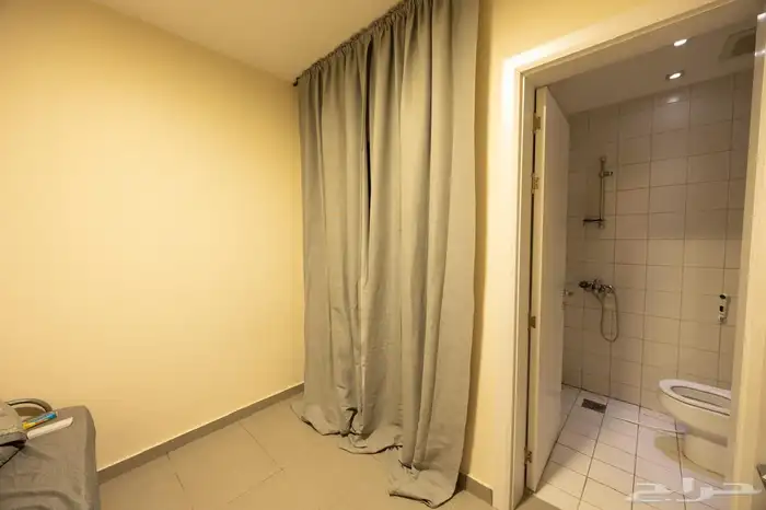 فلة للبيع في حي النرجس المساحة 250 م 16