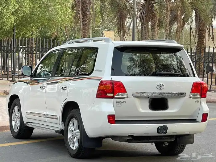 تويوتا لاندكروزر v6 موديل 2015 4