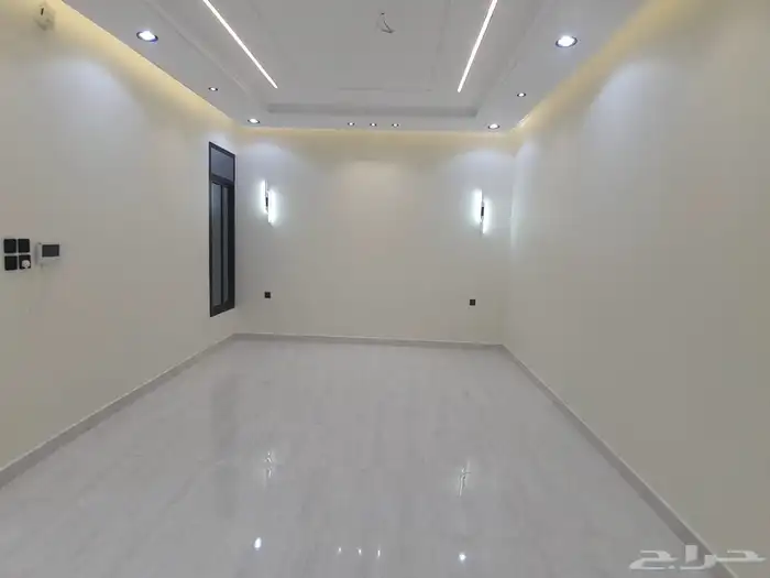 للبيع دور ثاني مع سطح ومدخل مستقل تماما بسعر 600الف حي الطلح 7