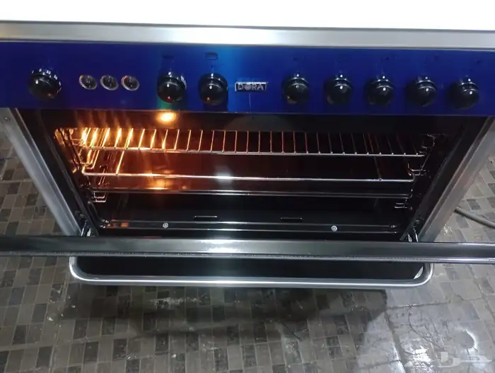 للبيع فرن ايطالي نم دورا اصلي مقاس60 90 موجود في المحل جده 8