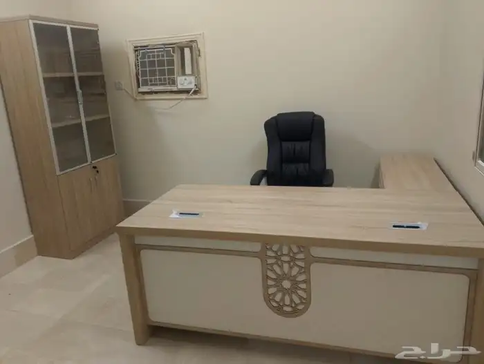 اثاث المكتبي مكتب مودرن كراسي شباك و بارتيشن طاولة اجتماع 0