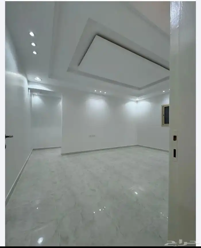 للبيع فيلا فاخرة حي الرمال 5