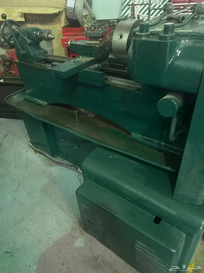 للبيع مخرطة إيطالية نظيفة بطول 2 متر 0