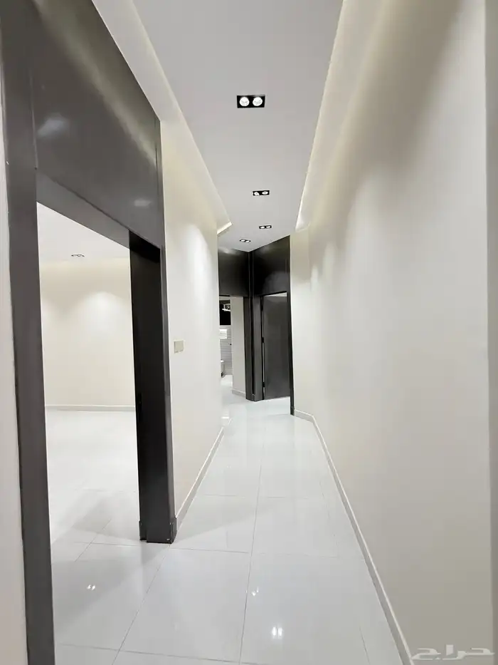 للبيع ادوار ارضيه وادوار علويه بحى المعارض بخميس مشيط 48