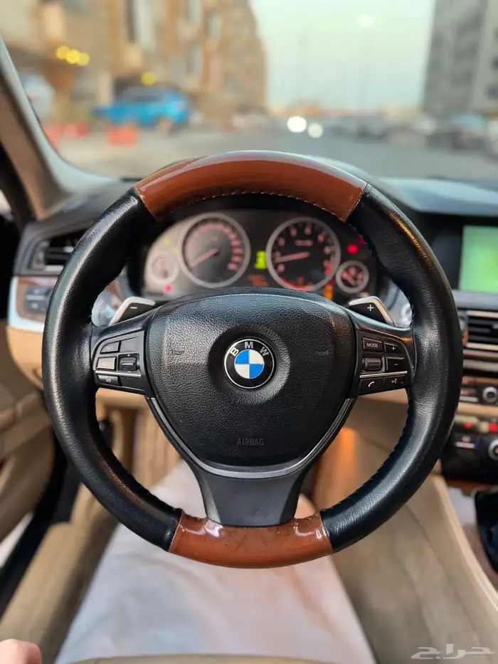 للبيع BMW 523 i موديل 2011 نظيفه 17