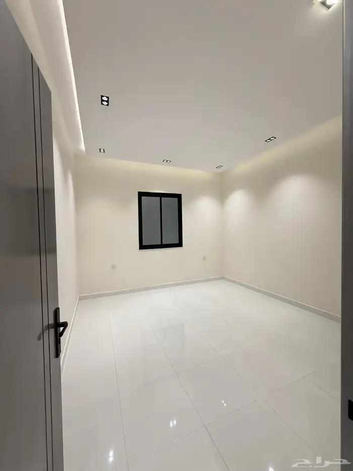 للبيع ادوار ارضيه وادوار علويه بحى المعارض بخميس مشيط 26