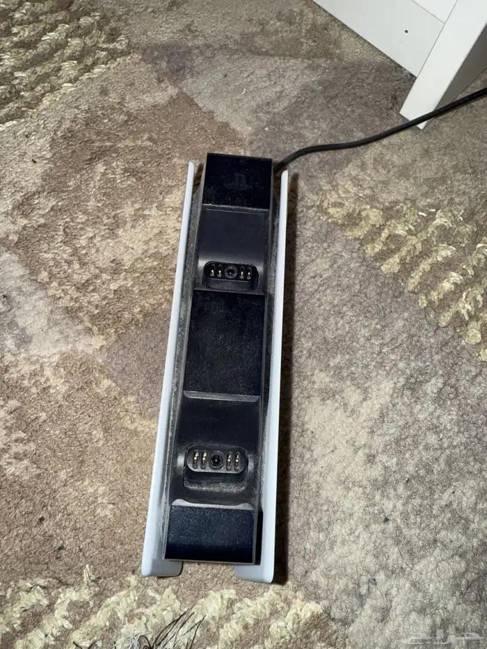 شاحن يد بلايستيشن 5 شبه جديد بحالة ممتازة 0