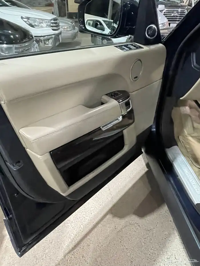 للبيع رنج روفر 2014 فوج 35