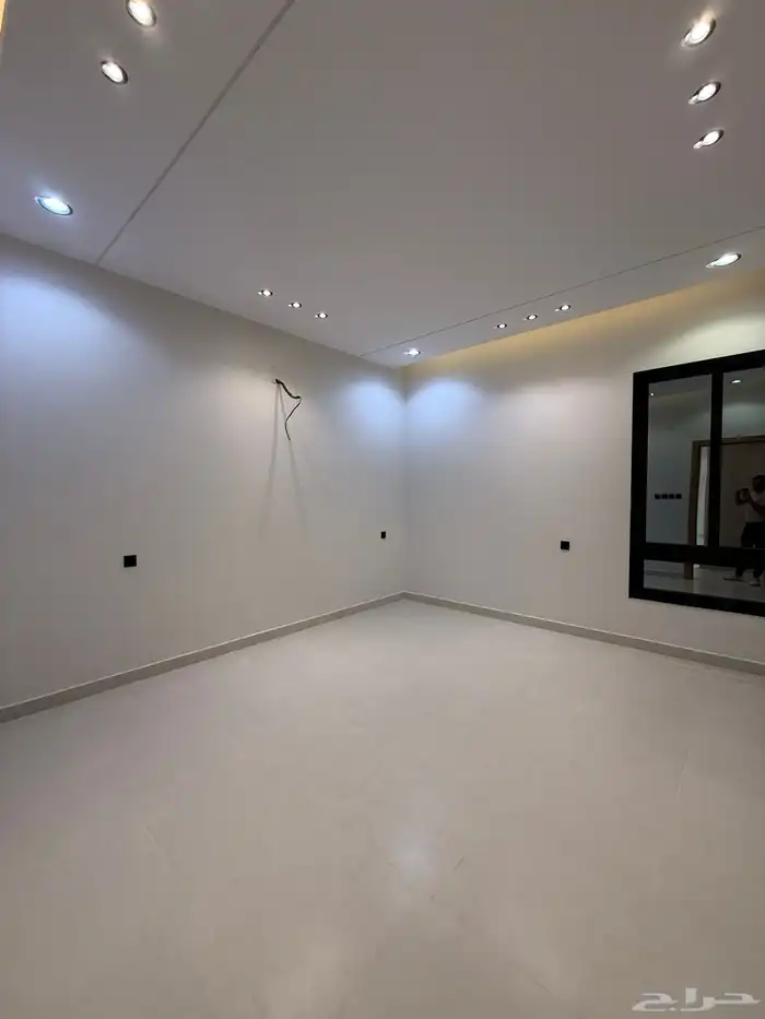 للبيع شقق علويه ببلكونه تشطيب فندقي ف ابها حي حطين 11