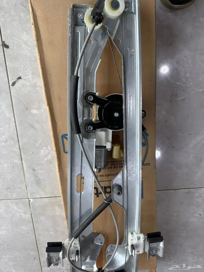 مكينة قزاز خلفي يسار جمس تركب من موديل 2007 لين 2014 اصلي 1