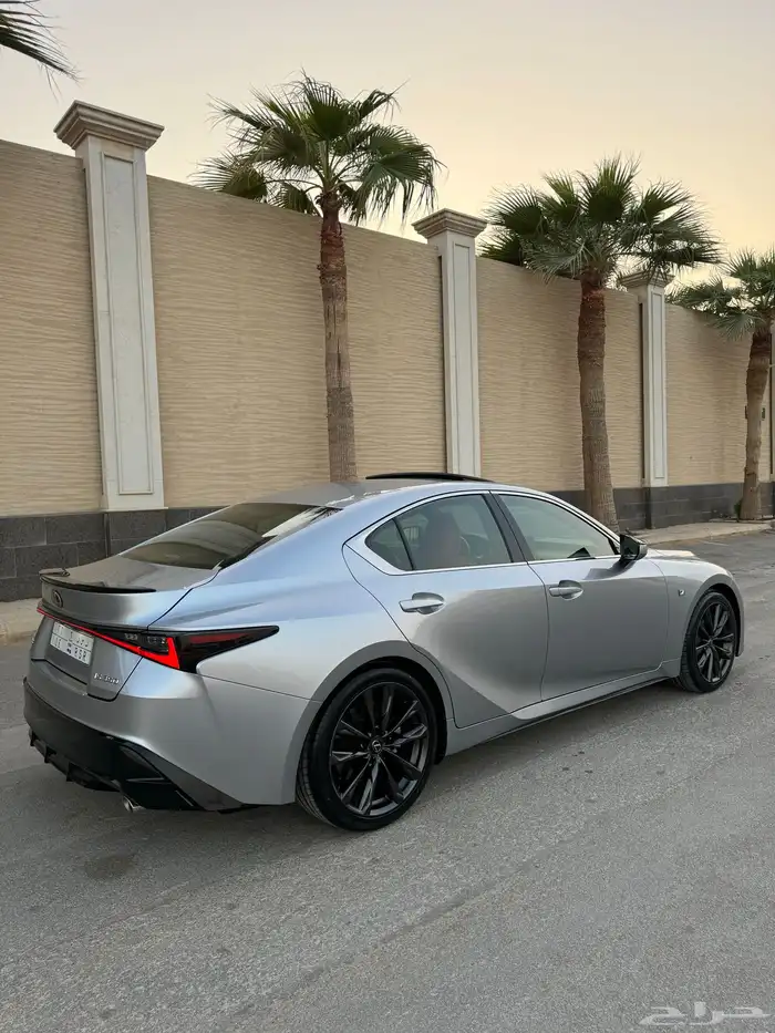 لكزس is 350 F sport ( بحالة الوكالة ) 4