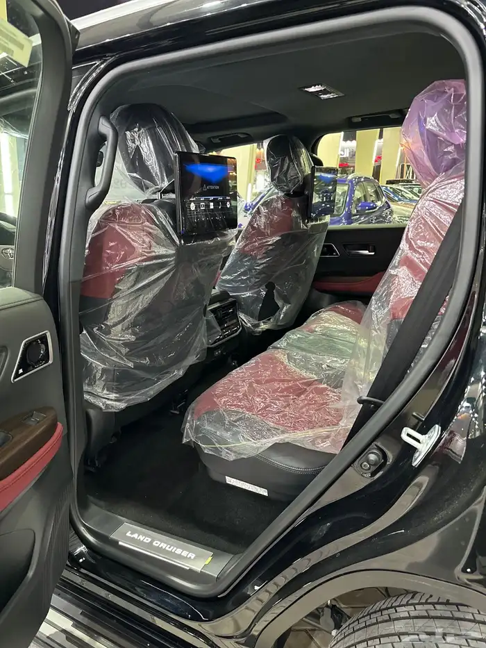 تويوتا لاندكروزر الموديل2025 فل كامل وارد الكويتVX.S 10