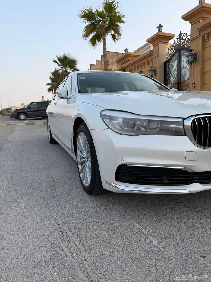 للبيع بي ام دبليو الفئه السابعه 1