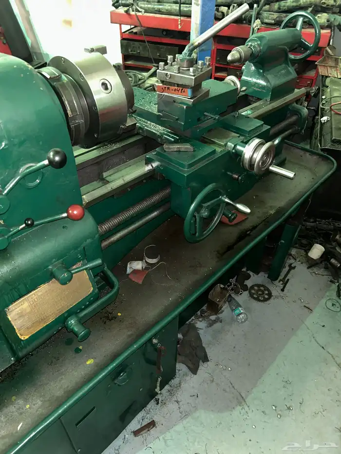 للبيع مخرطة إيطالية نظيفة بطول 2 متر 1