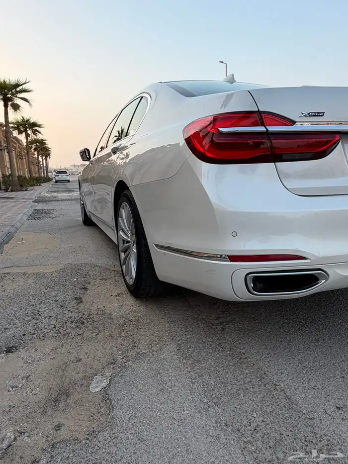 للبيع بي ام دبليو الفئه السابعه 5