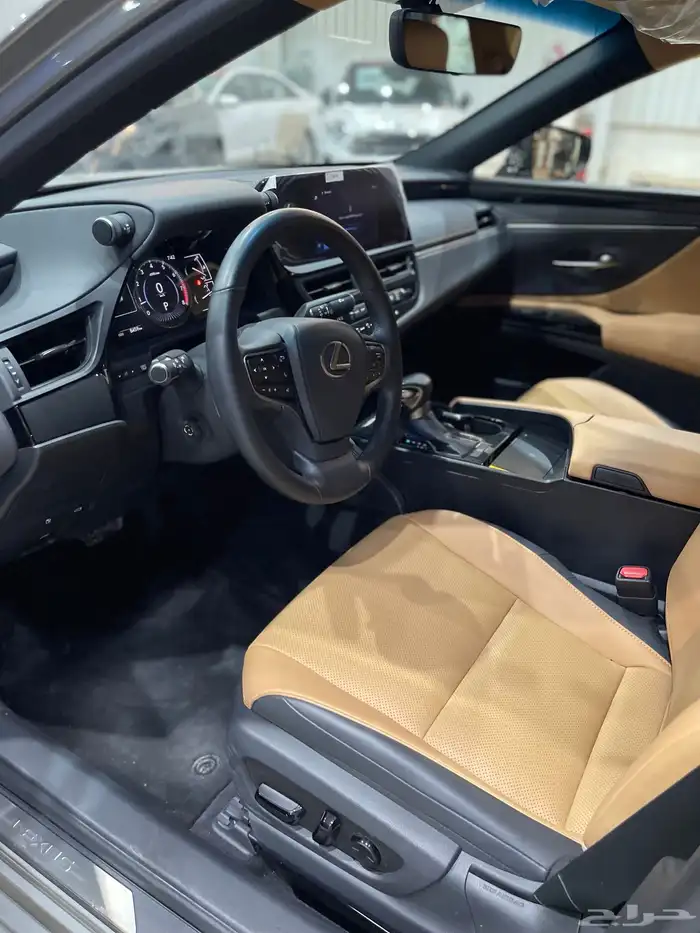لكزس Es250 AA سعودي 2025 عداد 8 الاف 6