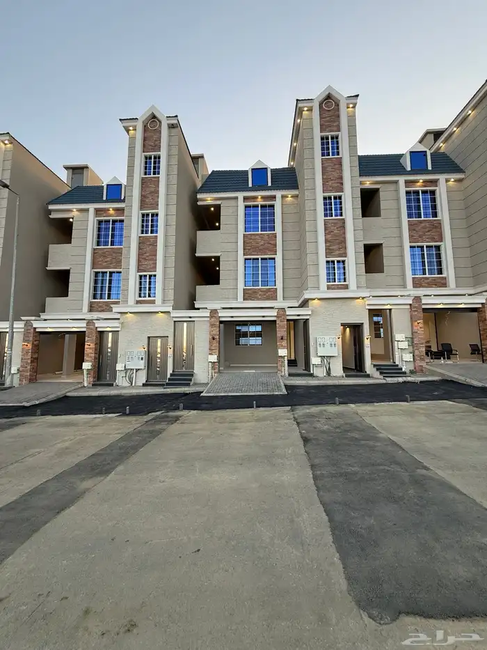للبيع ادوار ارضيه وادوار علويه بحى المعارض بخميس مشيط 1