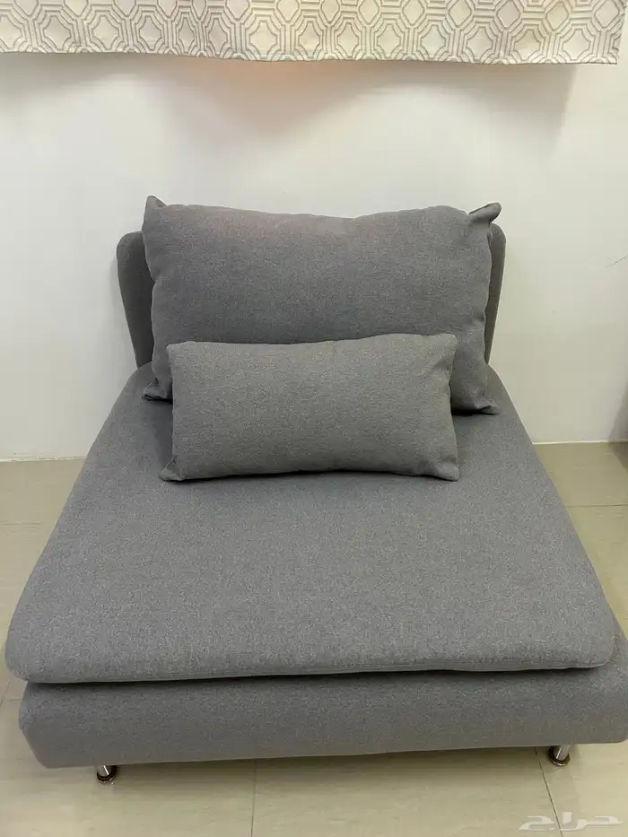 كنب ايكيا وغطاءاضافي وسجاد ومكنسة تنيكوكنس ومسح لاسلكية 8